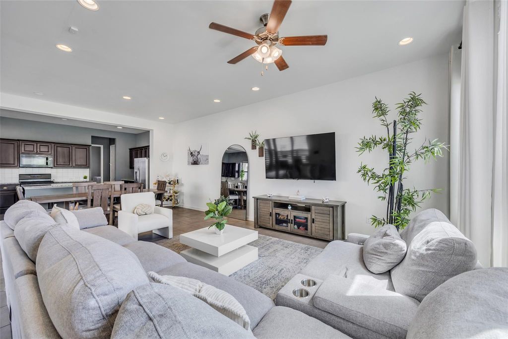 1612 Arcilla ST, Austin, TX 78741