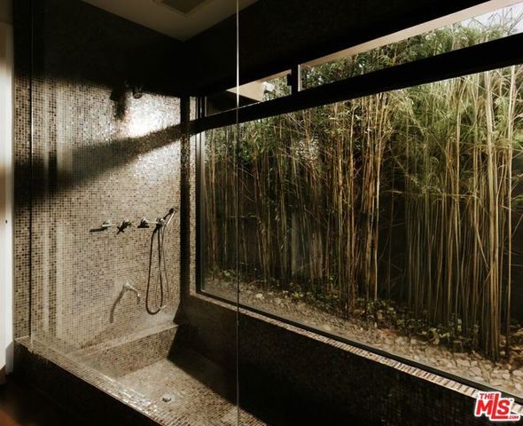 2220 Banyan Drive, Los Angeles, CA 90049