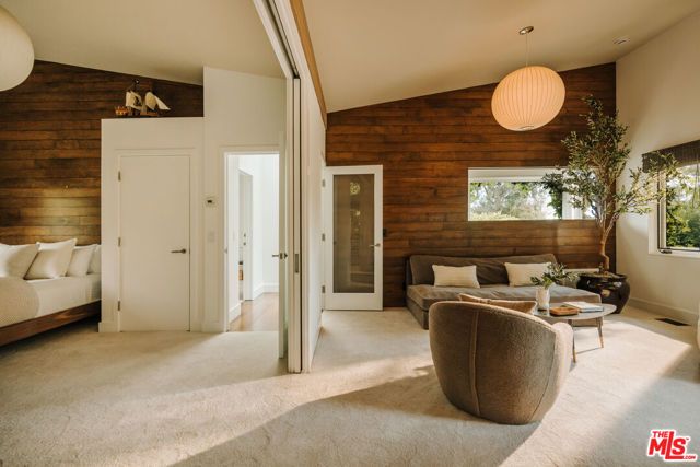 2220 Banyan Drive, Los Angeles, CA 90049