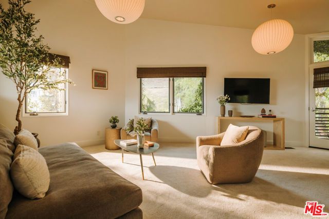 2220 Banyan Drive, Los Angeles, CA 90049