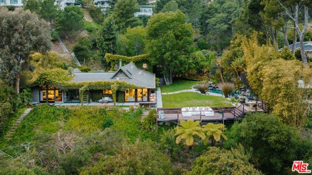 2220 Banyan Drive, Los Angeles, CA 90049