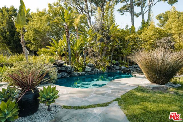 2220 Banyan Drive, Los Angeles, CA 90049