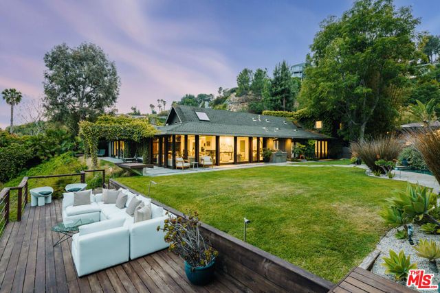 2220 Banyan Drive, Los Angeles, CA 90049