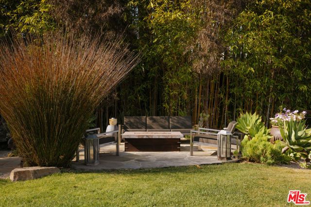 2220 Banyan Drive, Los Angeles, CA 90049