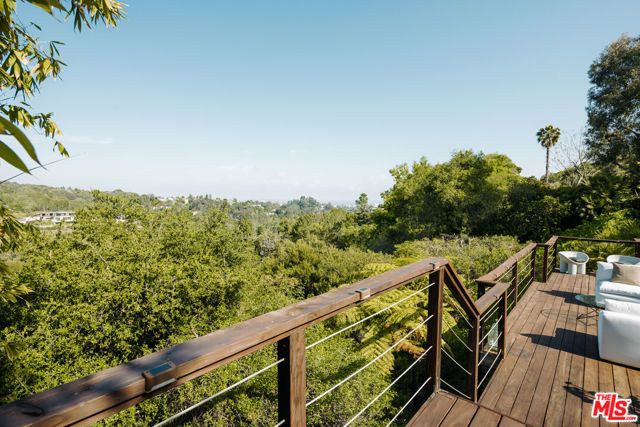 2220 Banyan Drive, Los Angeles, CA 90049