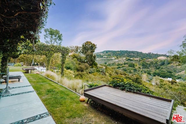 2220 Banyan Drive, Los Angeles, CA 90049