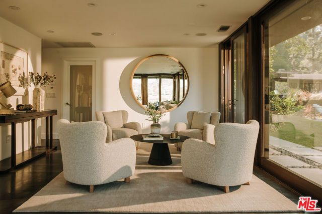 2220 Banyan Drive, Los Angeles, CA 90049