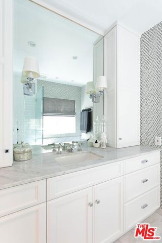 9001 Phyllis Avenue, West Hollywood, CA 90069