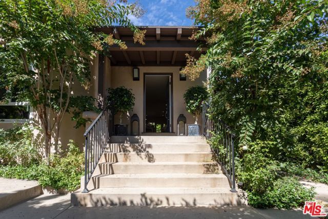 9001 Phyllis Avenue, West Hollywood, CA 90069
