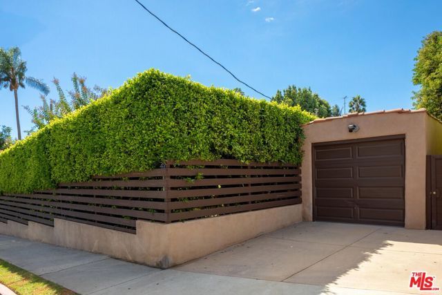 9001 Phyllis Avenue, West Hollywood, CA 90069
