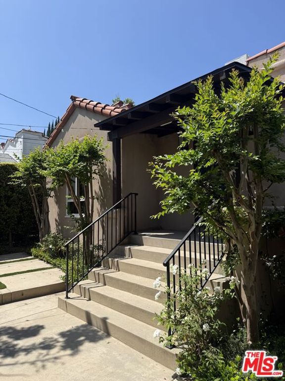 9001 Phyllis Avenue, West Hollywood, CA 90069