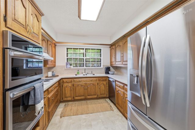 823 Ridgecrest Circle, Denton, TX 76205