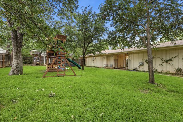 823 Ridgecrest Circle, Denton, TX 76205