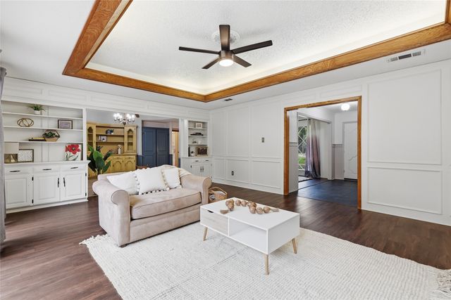 823 Ridgecrest Circle, Denton, TX 76205