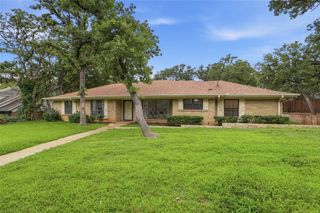 823 Ridgecrest Circle, Denton, TX 76205