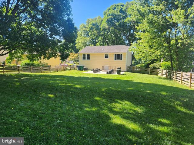 1686 GEMINI DR, Sykesville, MD 21784
