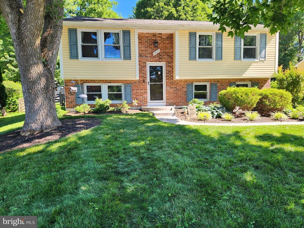 1686 GEMINI DR, Sykesville, MD 21784