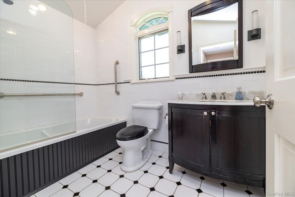 404 Cornwell Avenue, Malverne, NY 11565 — photo 5