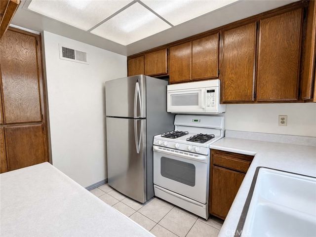 27650 Ironstone Drive 3, Canyon Country, CA 91387