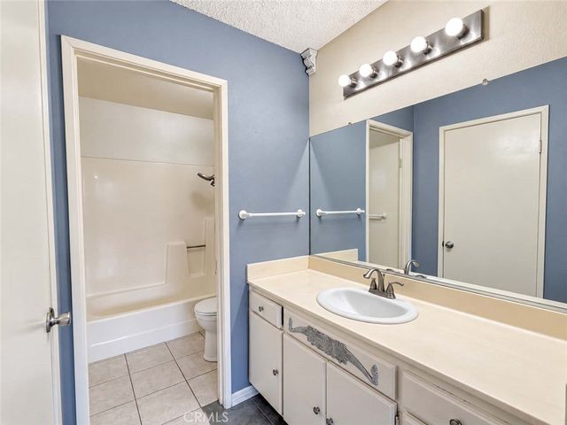 27650 Ironstone Drive 3, Canyon Country, CA 91387