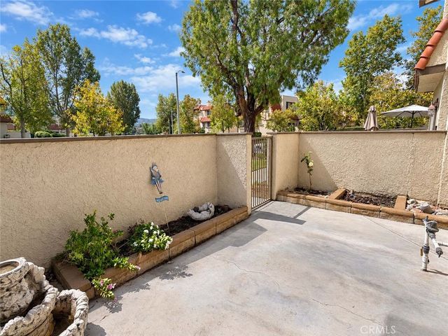 27650 Ironstone Drive 3, Canyon Country, CA 91387