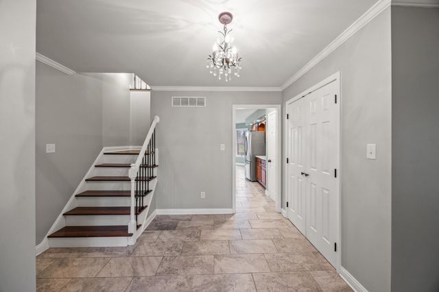 104 Lone Oak Drive, Nicholasville, KY 40356