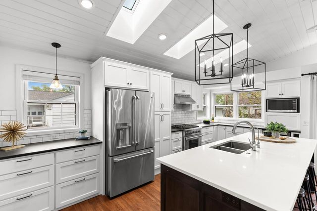 1633 Maryland Avenue S, Saint Louis Park, MN 55426