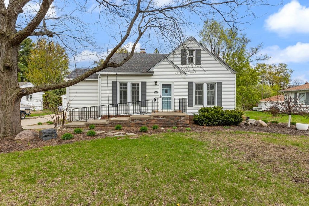 1633 Maryland Avenue S, Saint Louis Park, MN 55426