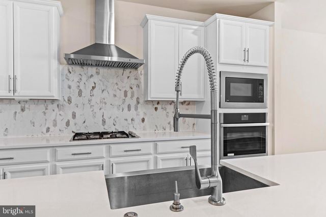 13039 HATTONTOWN SQ, Herndon, VA 20171