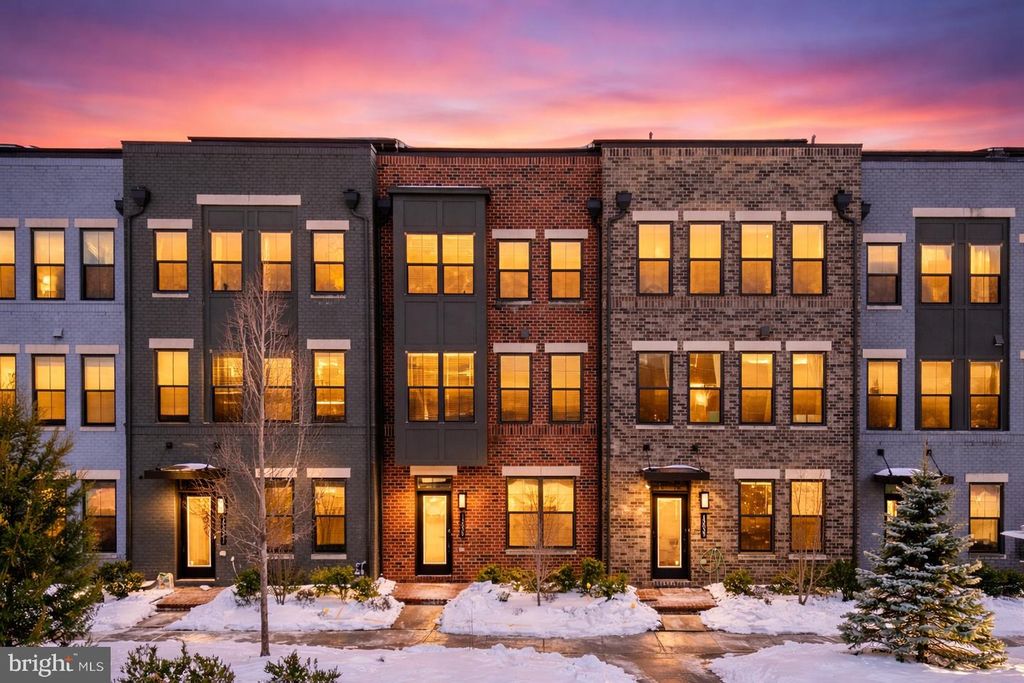 13039 HATTONTOWN SQ, Herndon, VA 20171