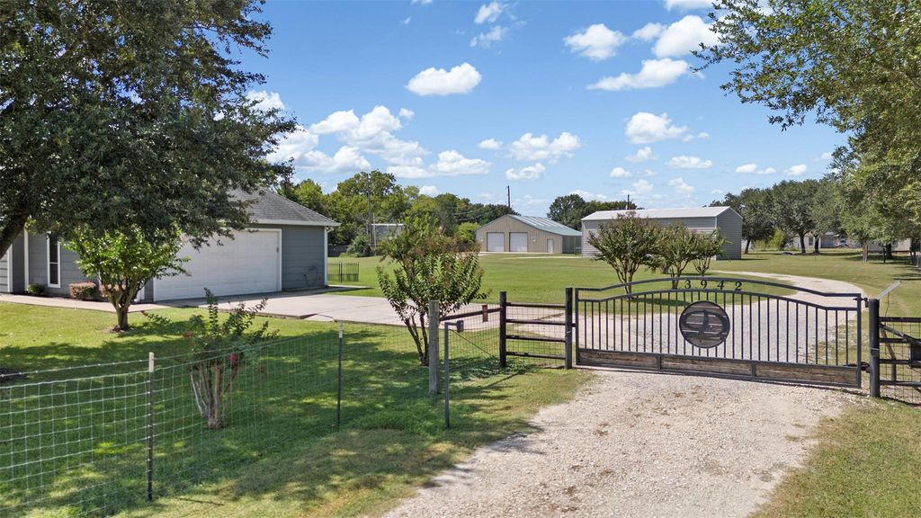 13942 Longstreet Road, Willis, TX 77318