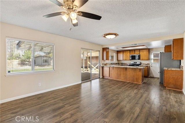 2741 W Avenue L4, Lancaster, CA 93536