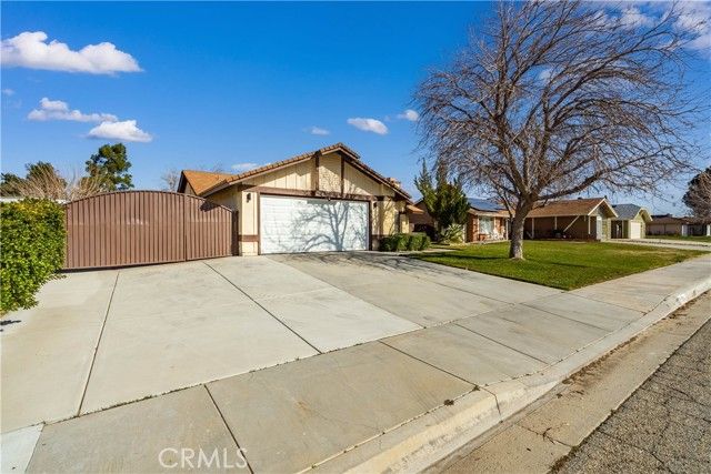 2741 W Avenue L4, Lancaster, CA 93536