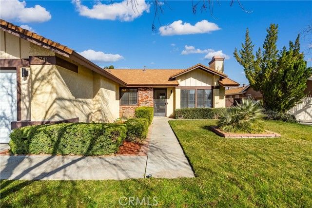 2741 W Avenue L4, Lancaster, CA 93536