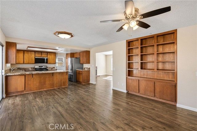 2741 W Avenue L4, Lancaster, CA 93536