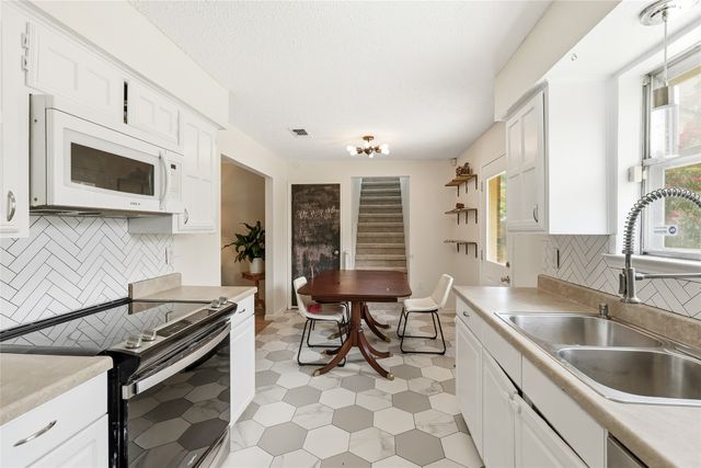 6204 Old Mill Circle, Watauga, TX 76148