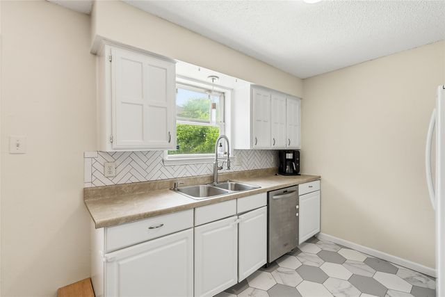 6204 Old Mill Circle, Watauga, TX 76148