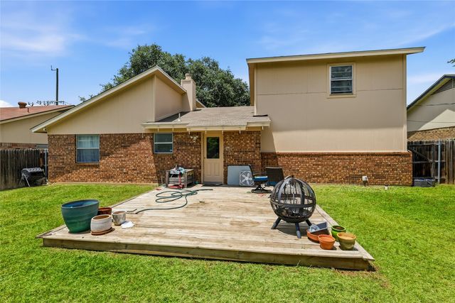 6204 Old Mill Circle, Watauga, TX 76148