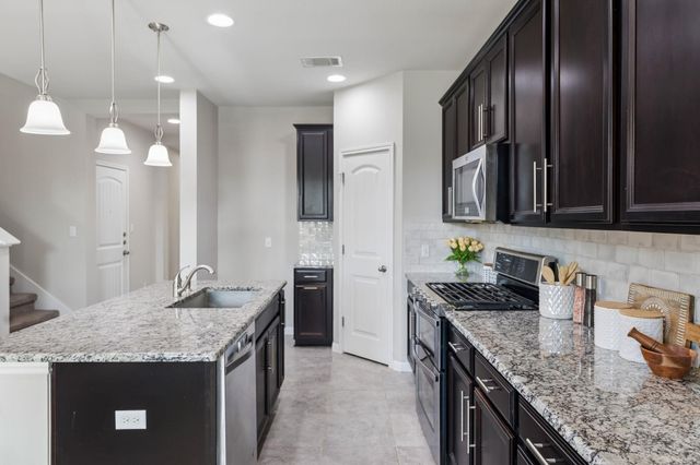 900 Myrna BND, Leander, TX 78641
