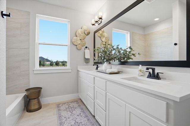 561 Royal Santana, Weatherford, TX 76087