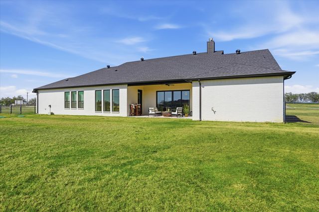 561 Royal Santana, Weatherford, TX 76087