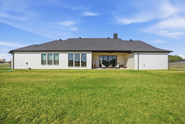 561 Royal Santana, Weatherford, TX 76087