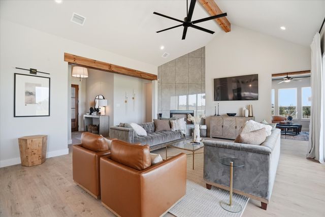 561 Royal Santana, Weatherford, TX 76087