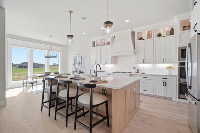 561 Royal Santana, Weatherford, TX 76087