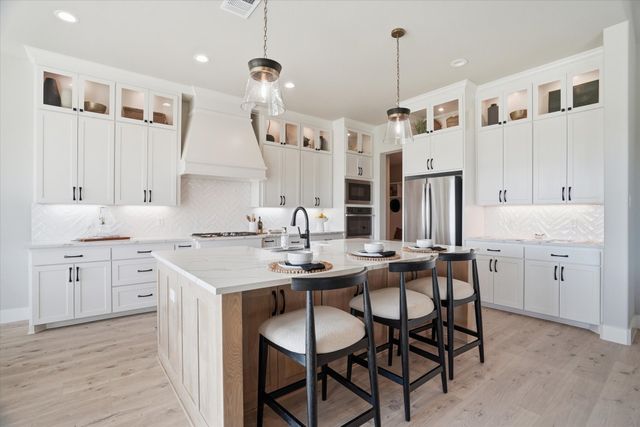 561 Royal Santana, Weatherford, TX 76087