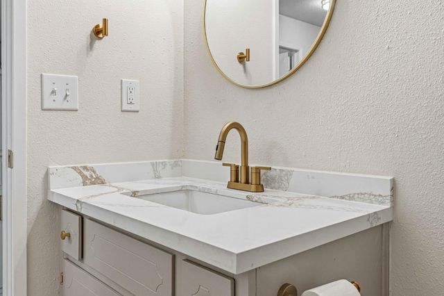 2227 Stanfield Dr, Stockton, CA 95209