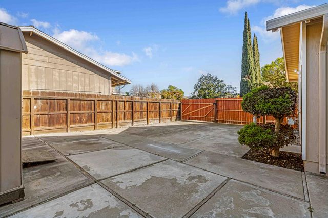 2227 Stanfield Dr, Stockton, CA 95209