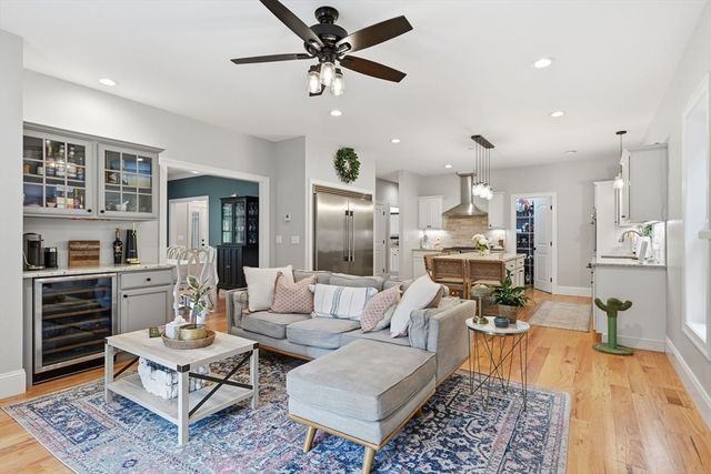 18 Pine St, Belchertown, MA 01007