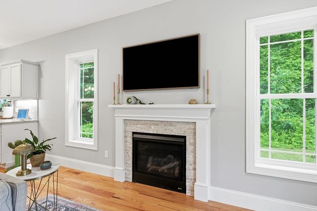 18 Pine St, Belchertown, MA 01007