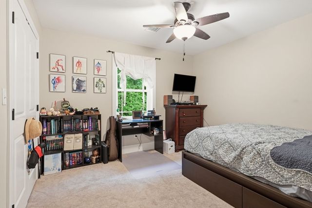18 Pine St, Belchertown, MA 01007